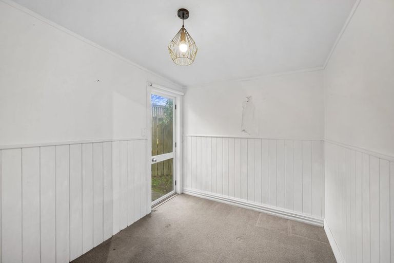 Photo of property in 37 Makiri Street, Helensville, 0800