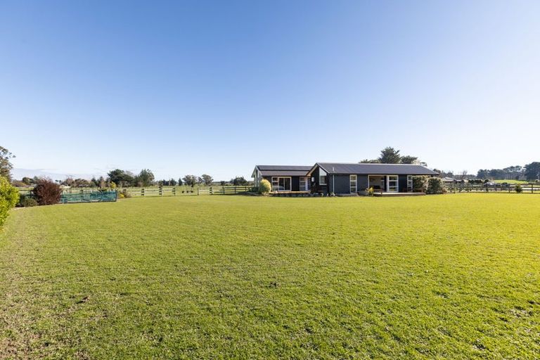 Photo of property in 18 Ashgrove Lane, Ashhurst, Palmerston North, 4470