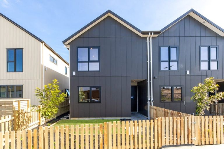 Photo of property in 6 Kiekie Street, Westgate, 0814