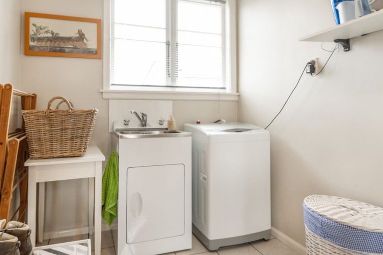 Photo of property in 215 Mayfair Avenue, Mayfair, Hastings, 4122