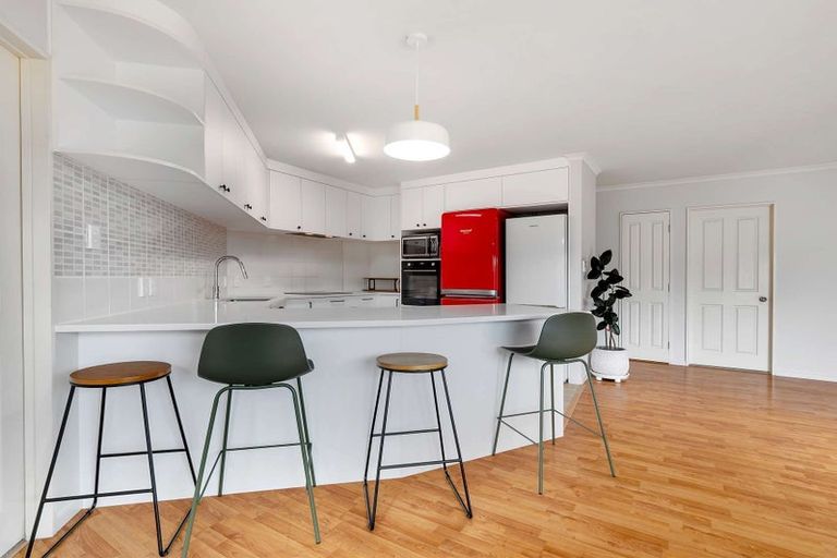 Photo of property in 9 Fleetwood Drive, Henderson, Auckland, 0612