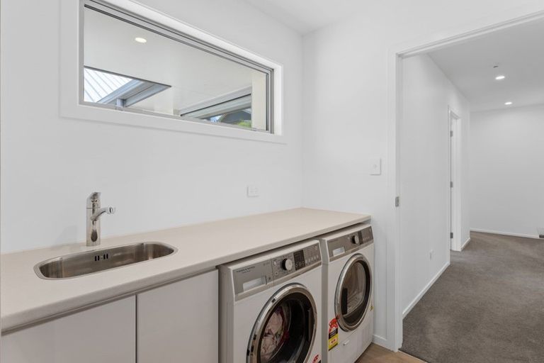 Photo of property in 55b Paynters Avenue, Strandon, New Plymouth, 4312