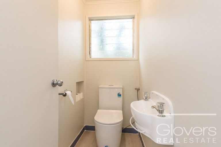 Photo of property in 3c Sylvan Valley Avenue, Titirangi, Auckland, 0604