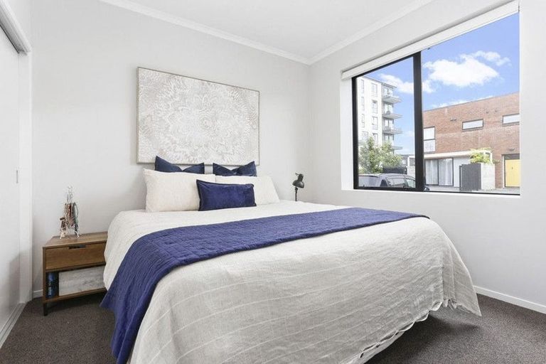 Photo of property in 2/7 Uku Lane, Hobsonville, Auckland, 0616