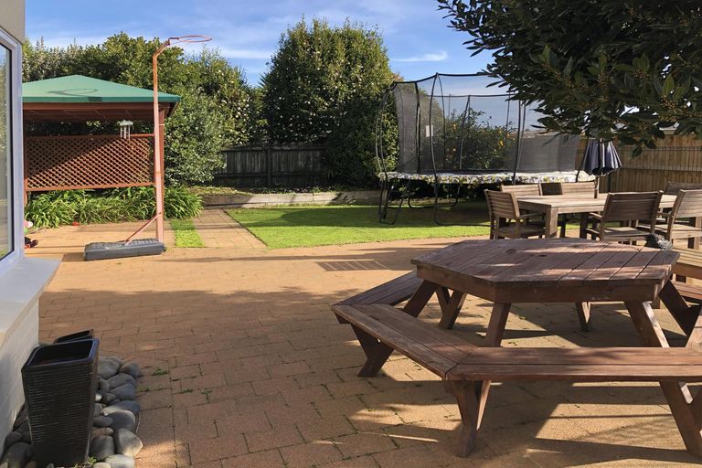 Photo of property in 21 Chippewa Place, Conifer Grove, Takanini, 2112