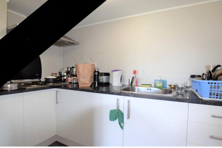 Photo of property in 39 Sunnyside Road, Sunnyvale, Auckland, 0612