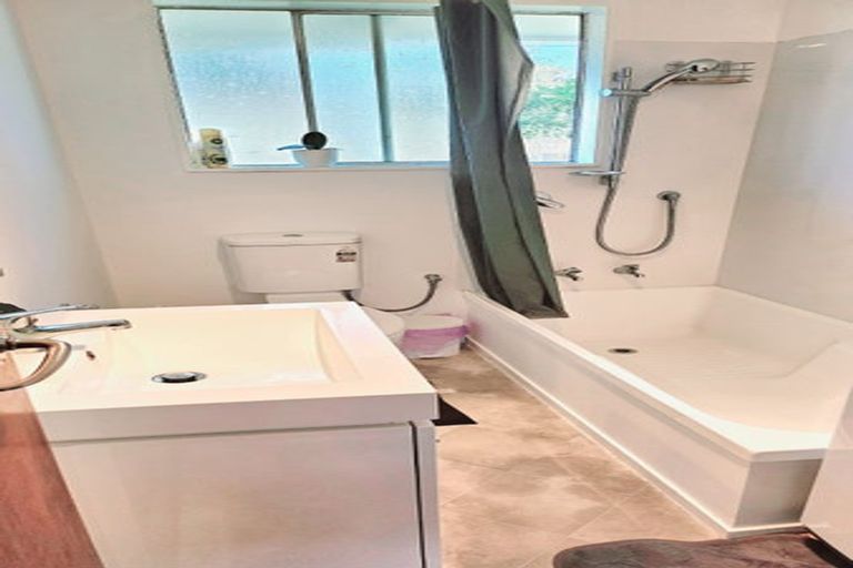 Photo of property in 3/10 Rawson Street, Tawa, Wellington, 5028