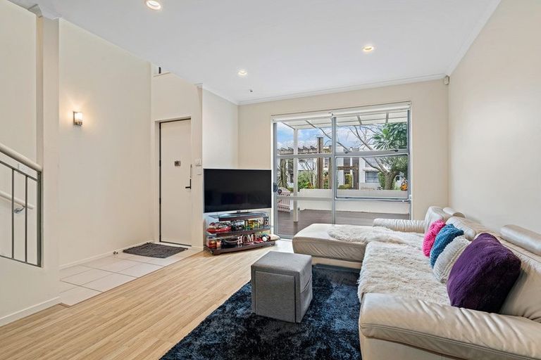 Photo of property in 42 Figaro Crescent, Takanini, 2112