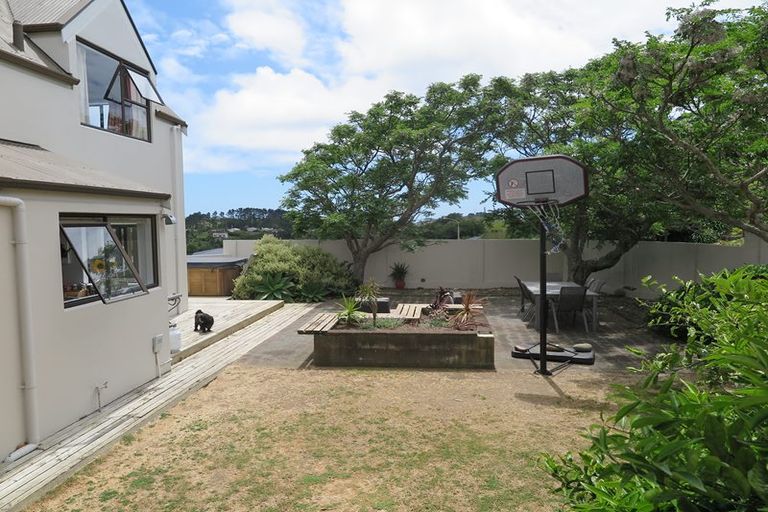 Photo of property in 27 York Crescent, Westown, New Plymouth, 4310