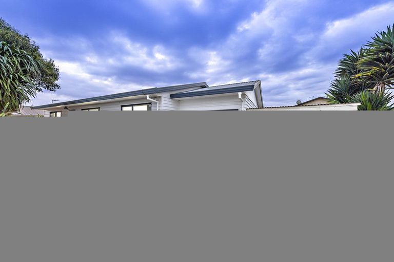 Photo of property in 30a Barneys Farm Road, Clendon Park, Auckland, 2103