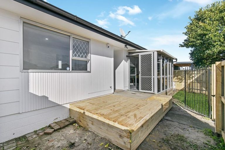 Photo of property in 2/42 Kenderdine Road, Papatoetoe, Auckland, 2025