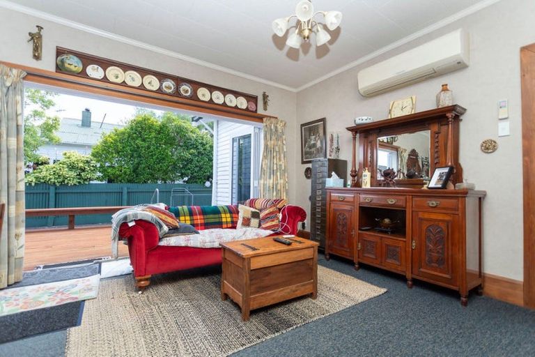 Photo of property in 21 Chamberlain Street, Dannevirke, 4930