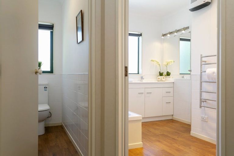 Photo of property in 30 Fairview Terrace, Waipahihi, Taupo, 3330