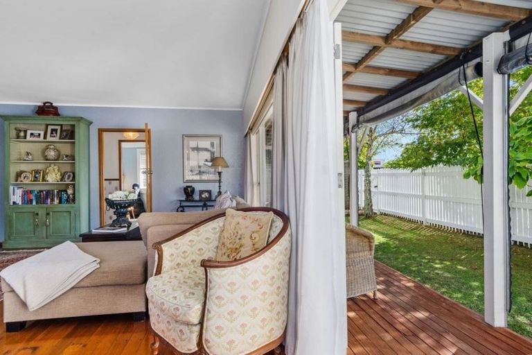 Photo of property in 1/10 Knights Road, Rothesay Bay, Auckland, 0630