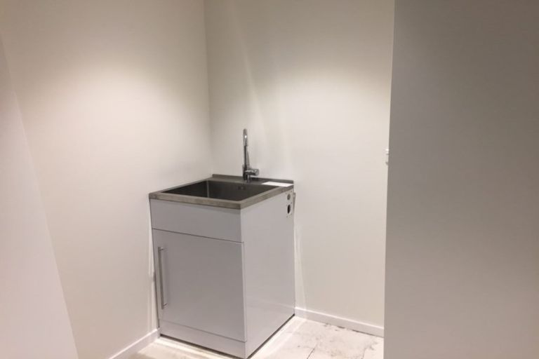 Photo of property in 5 Duin Lane, Wiri, Auckland, 2104