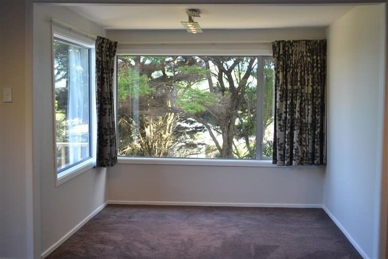 Photo of property in 14 Grays Road, Plimmerton, Porirua, 5026