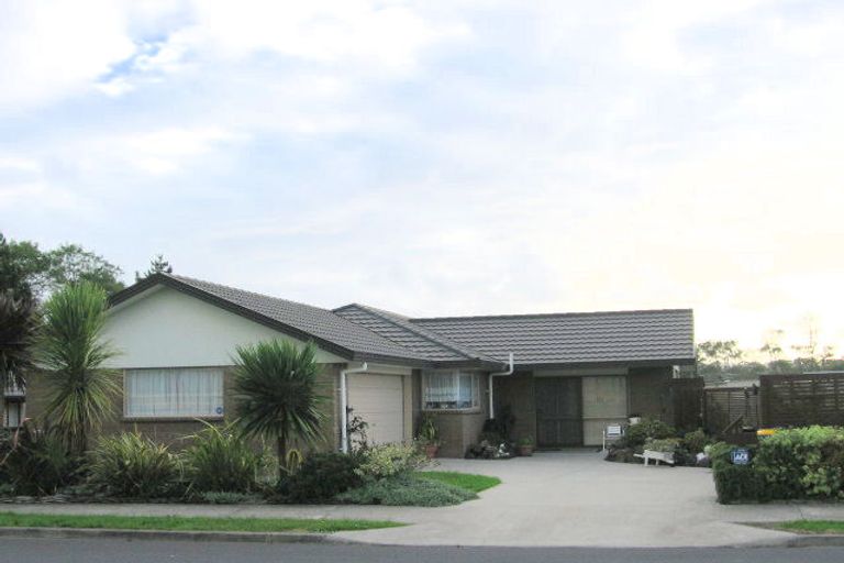 Photo of property in 8 Woodbank Drive, Glen Eden, Auckland, 0602