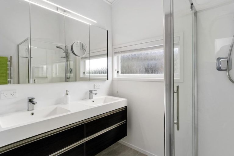 Photo of property in 18 Sutherland Road, Brookfield, Tauranga, 3110