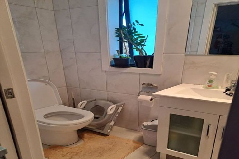 Photo of property in 668 Pakuranga Road, Howick, Auckland, 2010