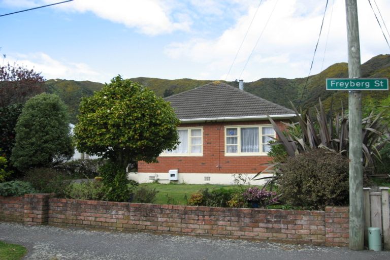 Photo of property in 5 Freyberg Street, Waterloo, Lower Hutt, 5011
