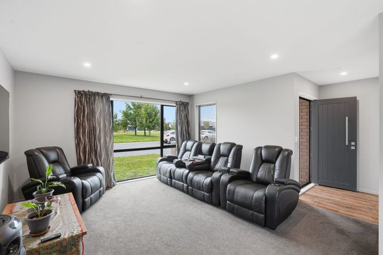 Photo of property in 16 Pallid Green, Rolleston, 7615