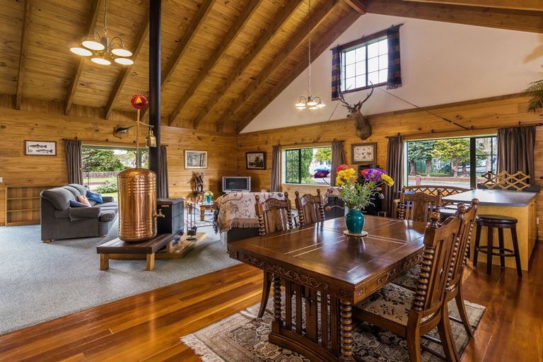 Photo of property in 2 Par Place, Kinloch, Taupo, 3377