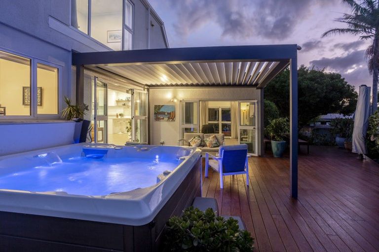 Photo of property in 16 Waipuia Place, Greenhithe, Auckland, 0632