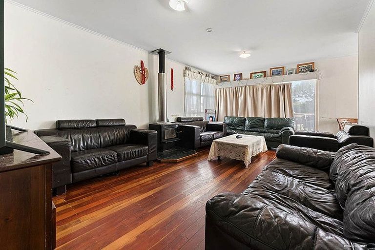 Photo of property in 21 Romney Place, Manurewa, Auckland, 2102