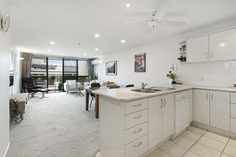 Photo of property in 4h/175 Hurstmere Road, Takapuna, Auckland, 0622