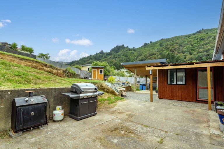 Photo of property in 8 Suffolk Street, Picton, 7220