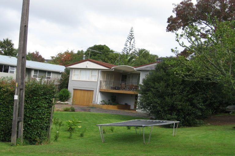 Photo of property in 3 Tui Vale Road, Shelly Park, Auckland, 2014