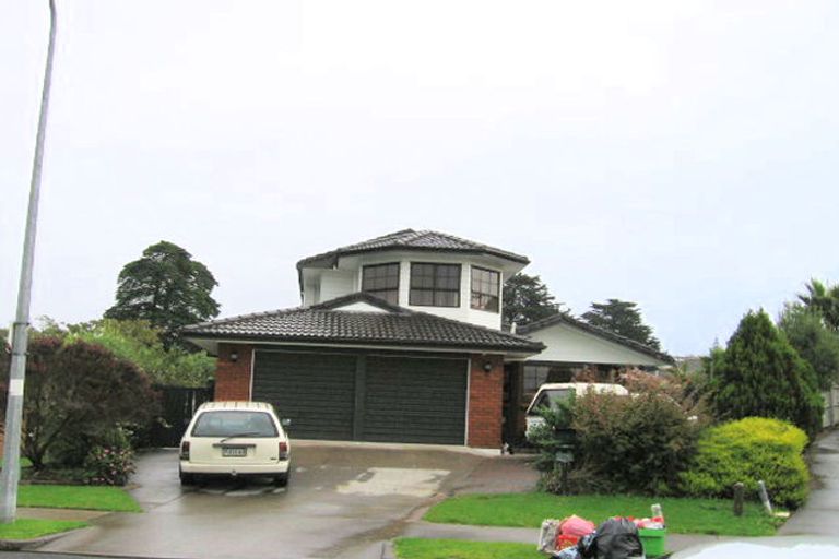 Photo of property in 19 Pinewood Grove, Botany Downs, Auckland, 2010