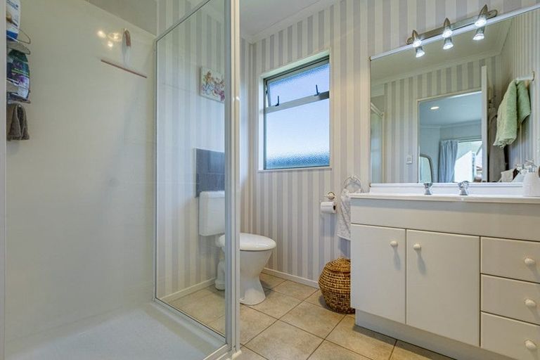 Photo of property in 12 Flemington Place, Taradale, Napier, 4112