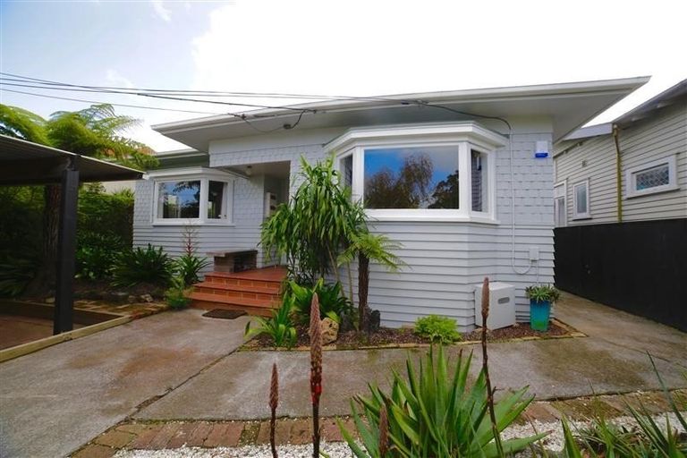 Photo of property in 42 Tui Street, Point Chevalier, Auckland, 1022