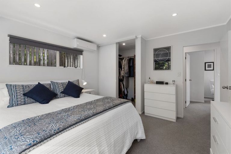 Photo of property in 2/11 Mercury Lane, Windsor Park, Auckland, 0632