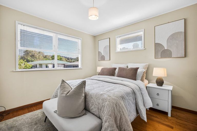 Photo of property in 12 Firle Place, Green Bay, Auckland, 0604