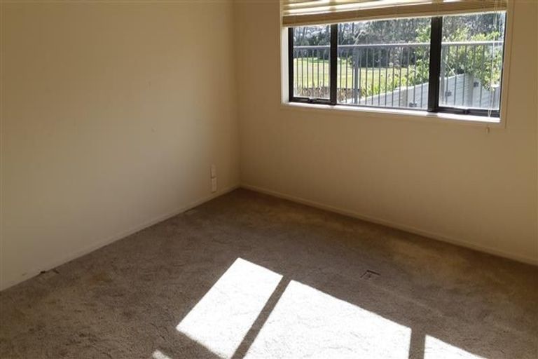 Photo of property in 5 Monet Grove, West Harbour, Auckland, 0618