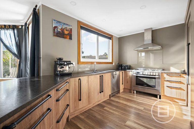 Photo of property in 1 Basra Drive, Henderson, Auckland, 0612