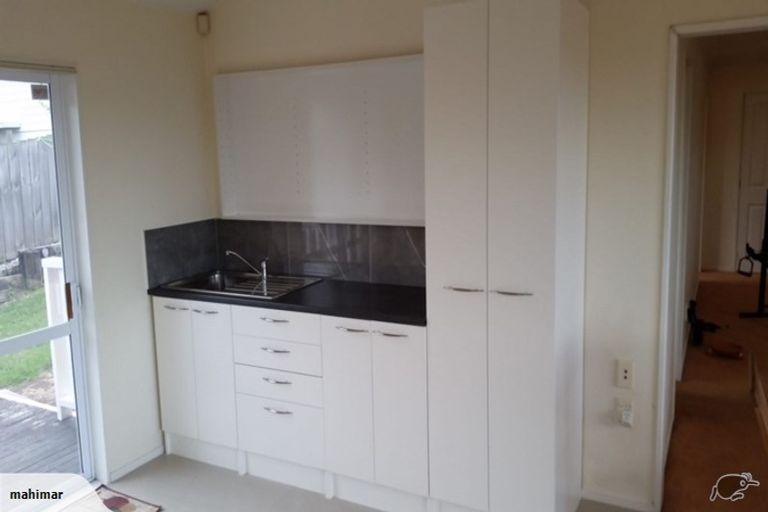 Photo of property in 127 Hobsonville Road, West Harbour, Auckland, 0618