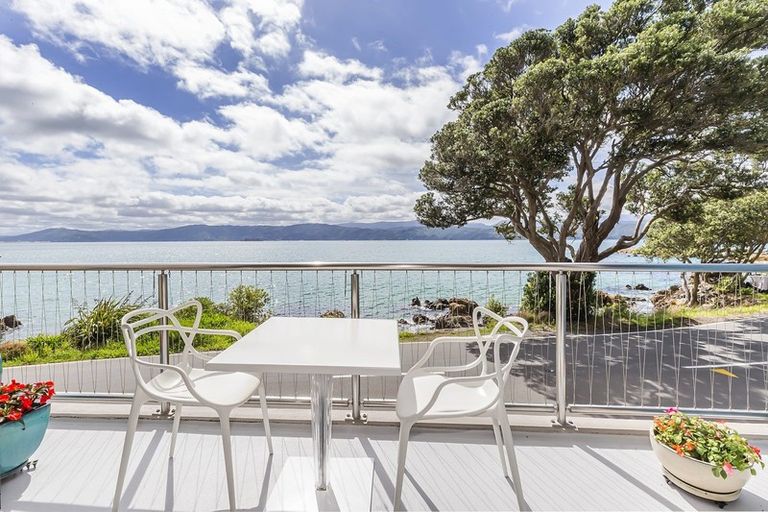 Photo of property in 2/363 Karaka Bay Road, Karaka Bays, Wellington, 6022