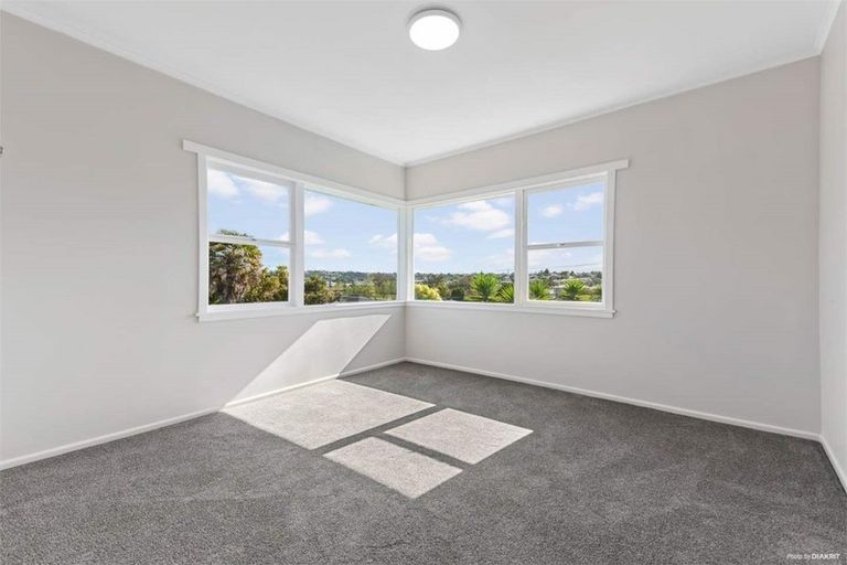Photo of property in 26 Bond Crescent, Forrest Hill, Auckland, 0620