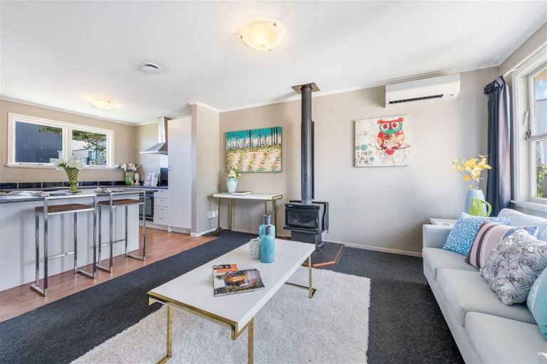 Photo of property in 3/3 Buscomb Avenue, Henderson, Auckland, 0610