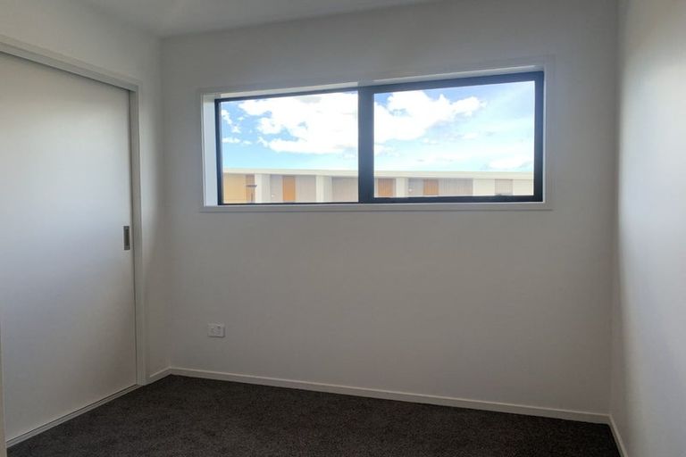 Photo of property in 70 Glidepath Road, Hobsonville, Auckland, 0616