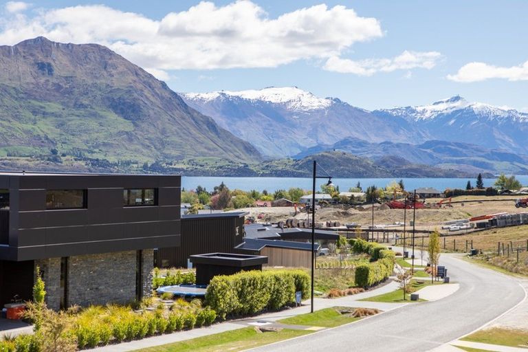 Photo of property in 30 Kirimoko Crescent, Wanaka, 9305