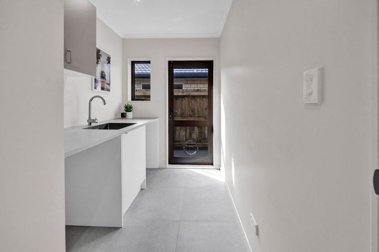 Photo of property in 5 Marlin Terrace, Bell Block, New Plymouth, 4312