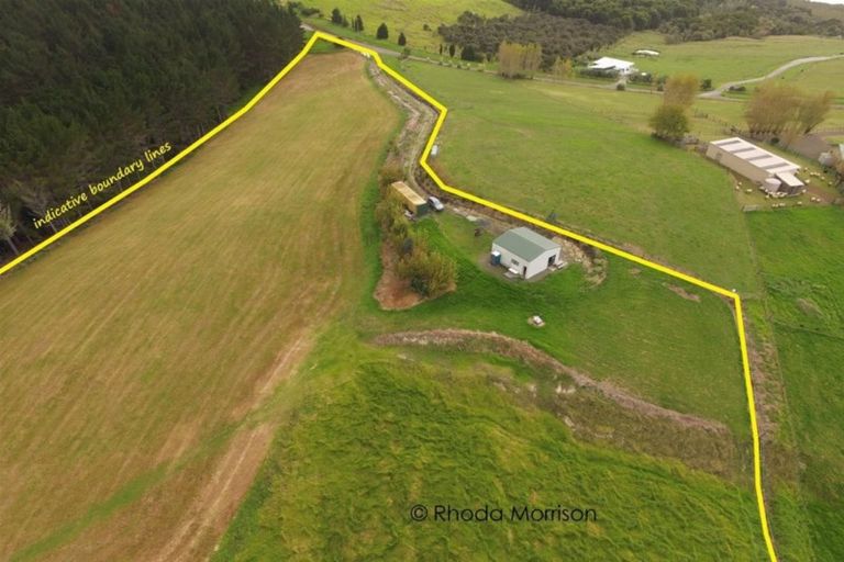 Photo of property in 196 Metcalfe Road, Matakohe, 0593