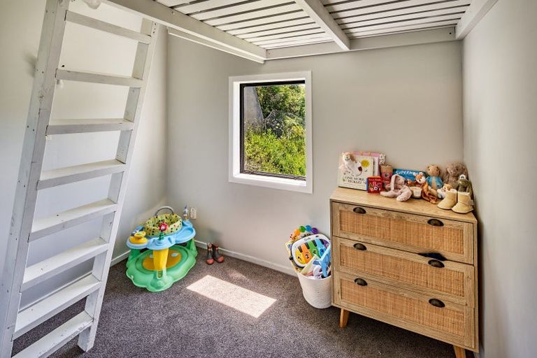 Photo of property in 16b Fernhaven Grove, Newlands, Wellington, 6037