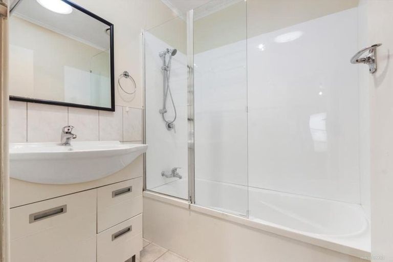 Photo of property in 4 Ranui Avenue, Ranui, Auckland, 0612