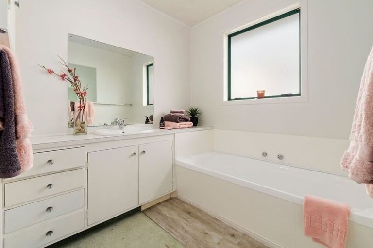 Photo of property in 21 Polandson Place, Opaheke, Papakura, 2113