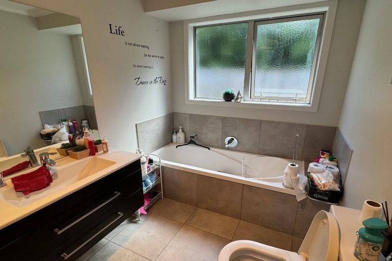 Photo of property in 12 Richardson Road, Omokoroa, 3114